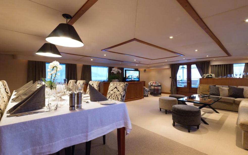 yacht Shaha