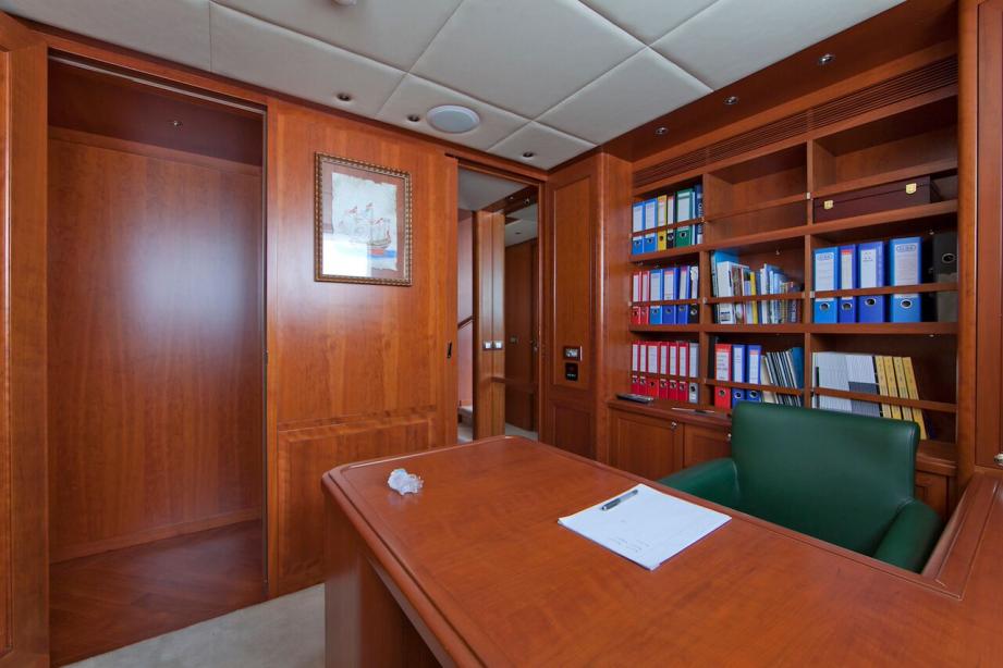 yacht Cornelia