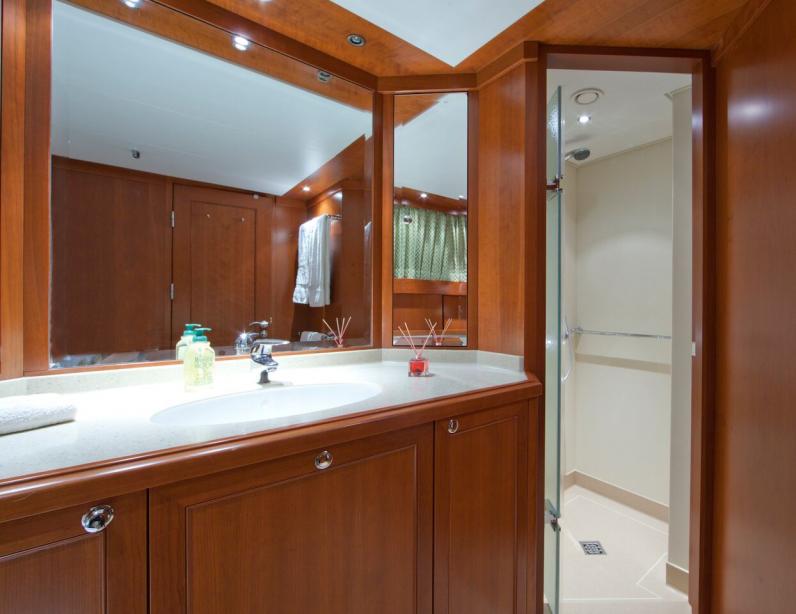 yacht Cornelia