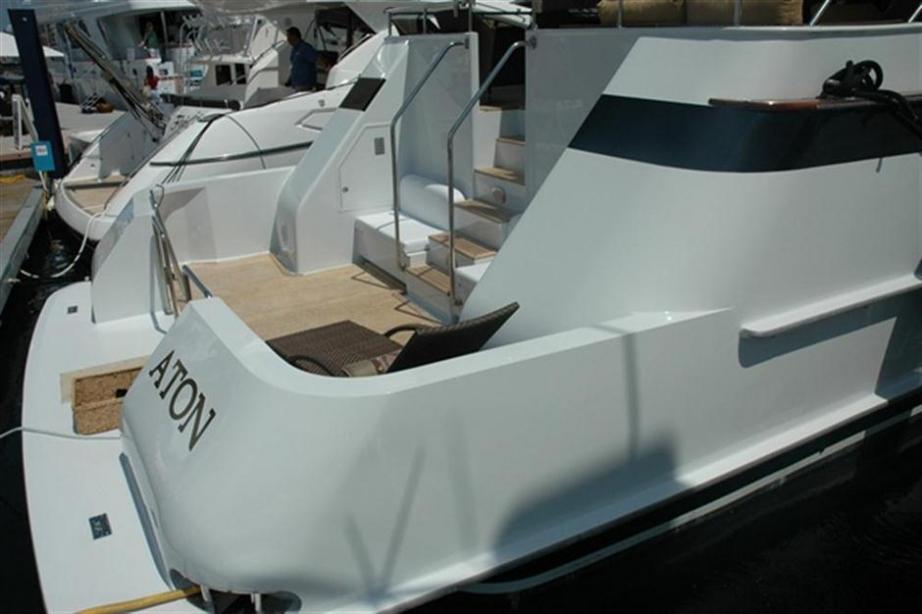 yacht Aton