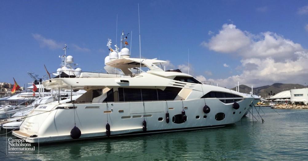 motor yacht white pearl