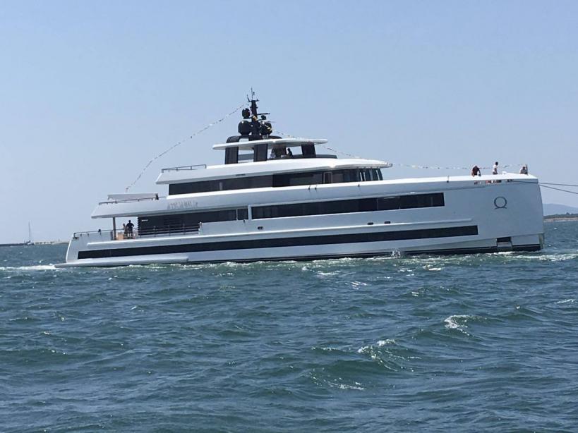 yacht Aquarius