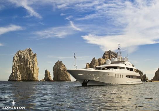 motor yacht azteca 2