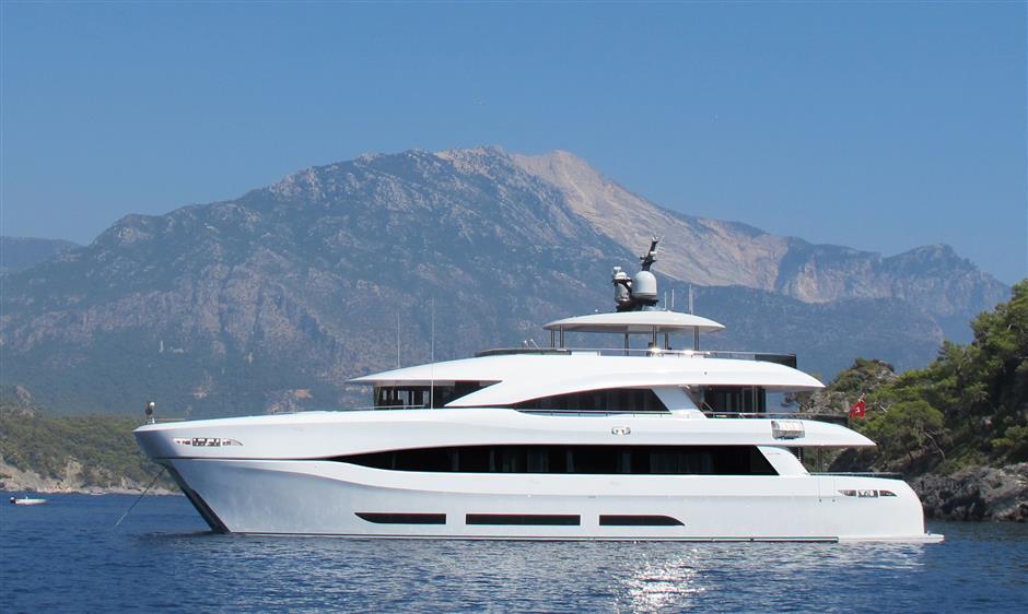 yacht Quaranta