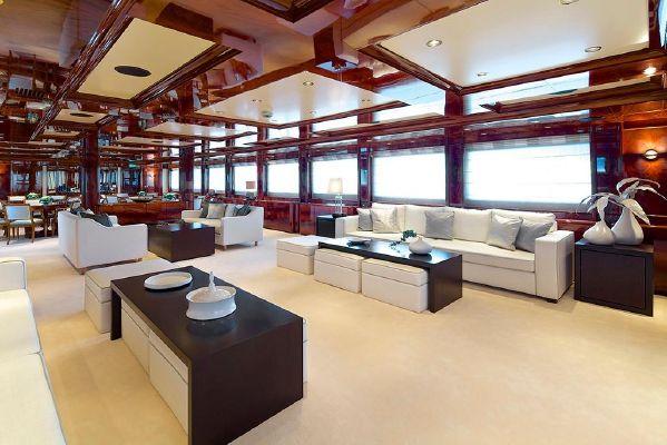yacht O'mega