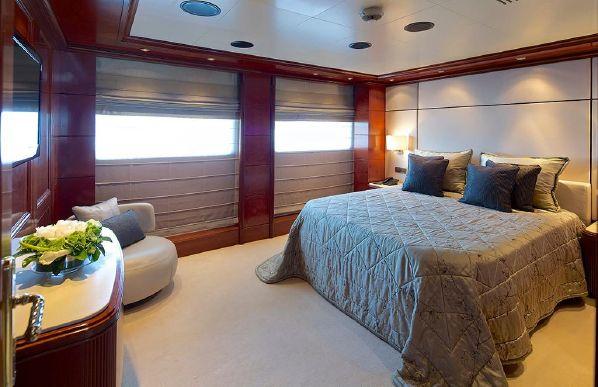 yacht O'mega