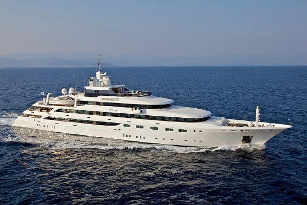 yacht O'mega