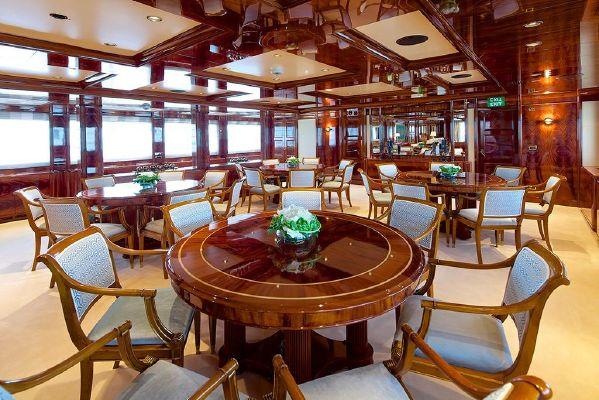 yacht O'mega
