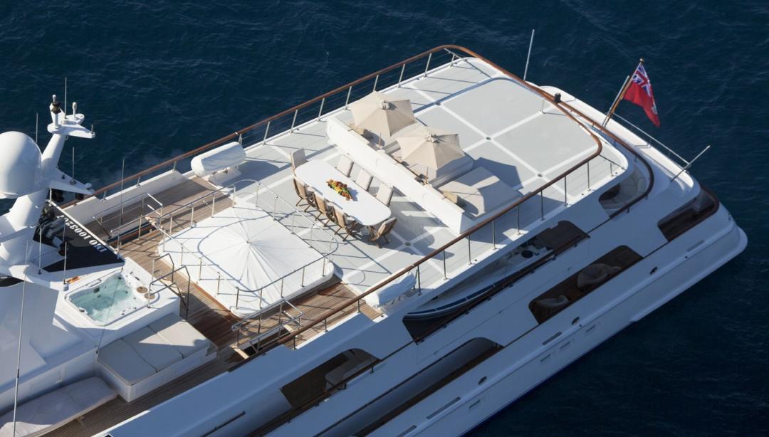 yacht illusion 1