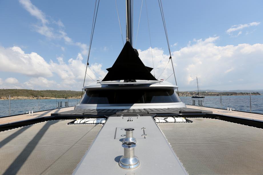 yacht Black Swan