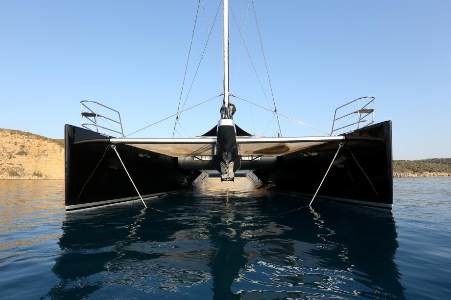 yacht Black Swan