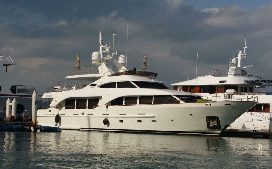 benetti yacht 100 metri