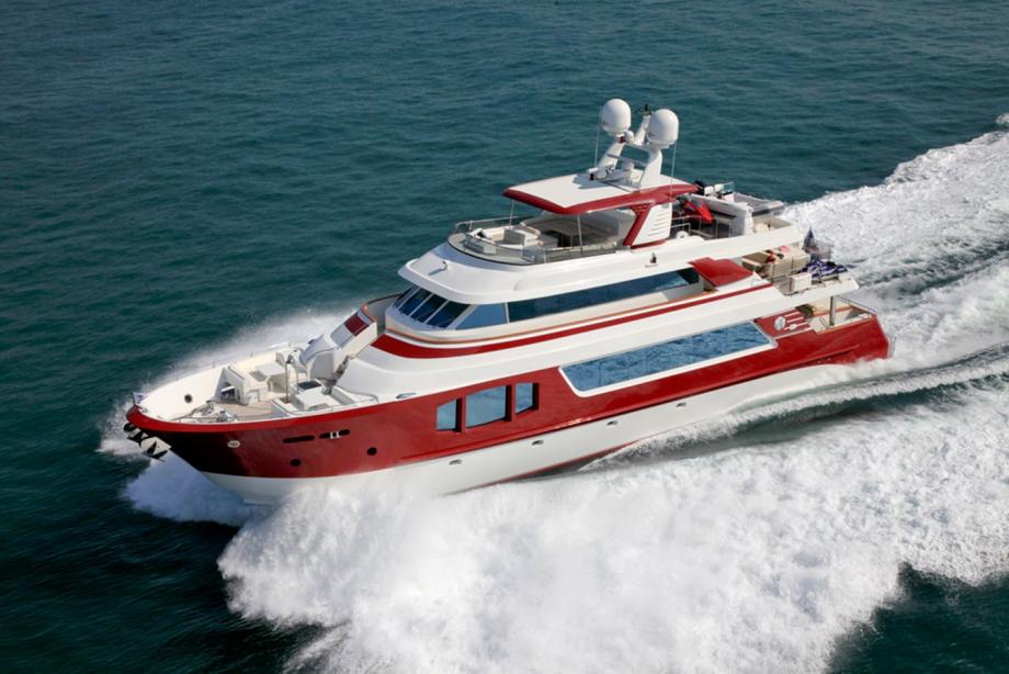 yacht Red Pearl
