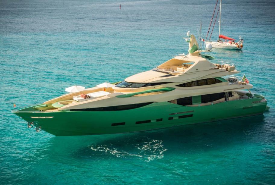 yacht Almaha