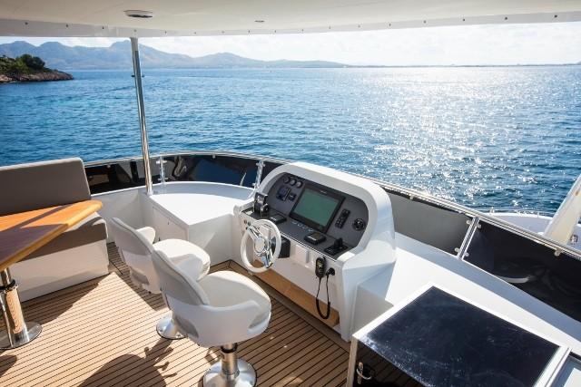 yacht Eighteen 2