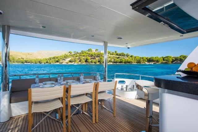 yacht Eighteen 2