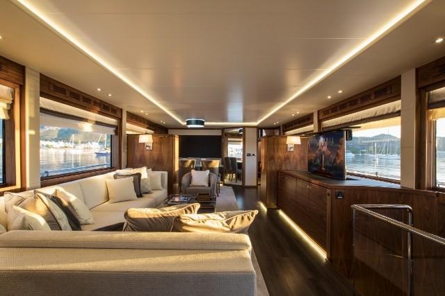 yacht Eighteen 2