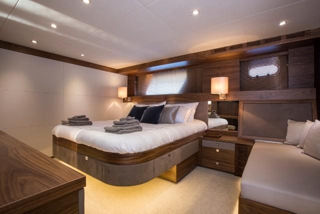yacht Eighteen 2
