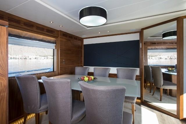 yacht Eighteen 2