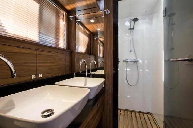 yacht Eighteen 2