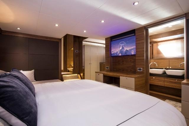 yacht Eighteen 2