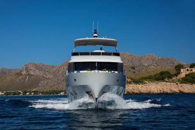 yacht Eighteen 2