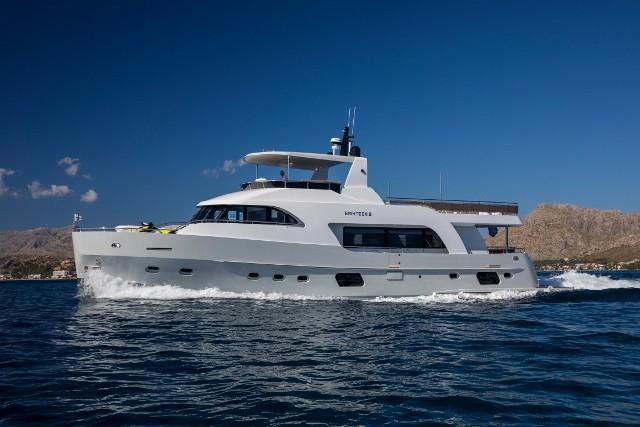 yacht Eighteen 2