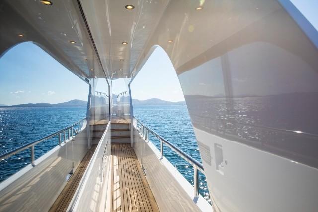 yacht Eighteen 2