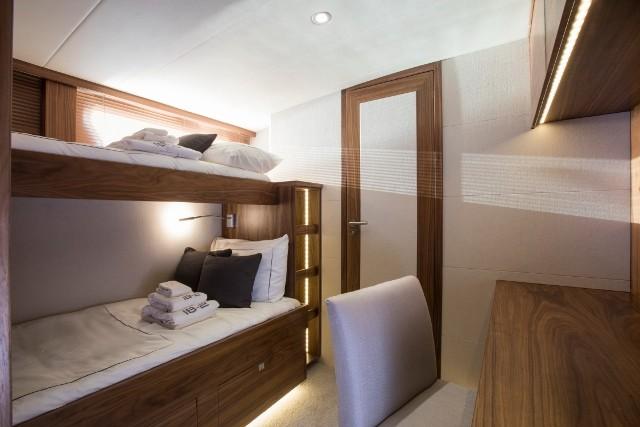 yacht Eighteen 2