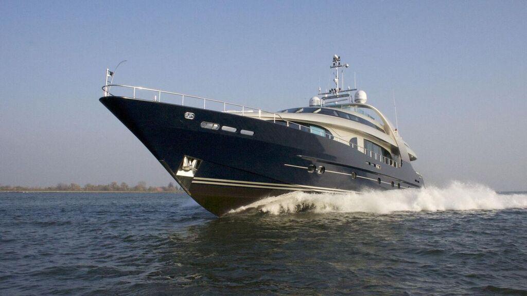 yacht Blue Mamba