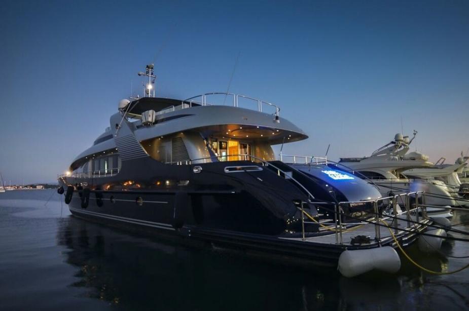 blue mamba yacht