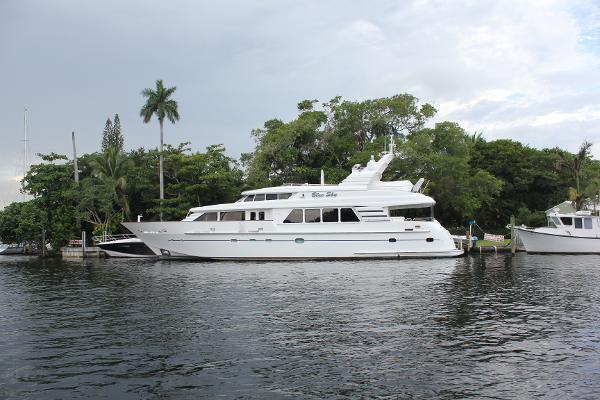 yacht Blue Sky