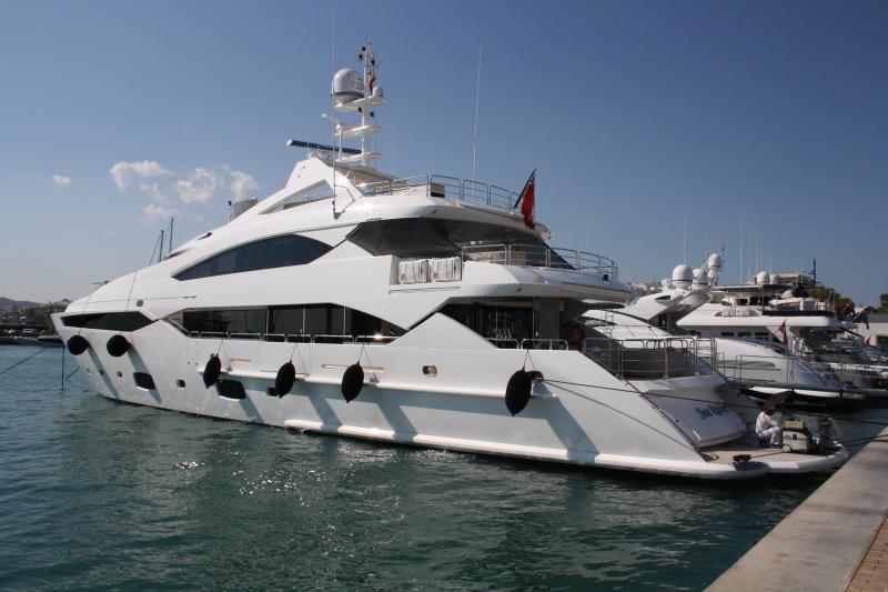 motor yacht sea raider v