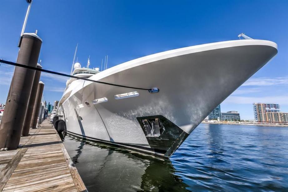 yacht Endeavour