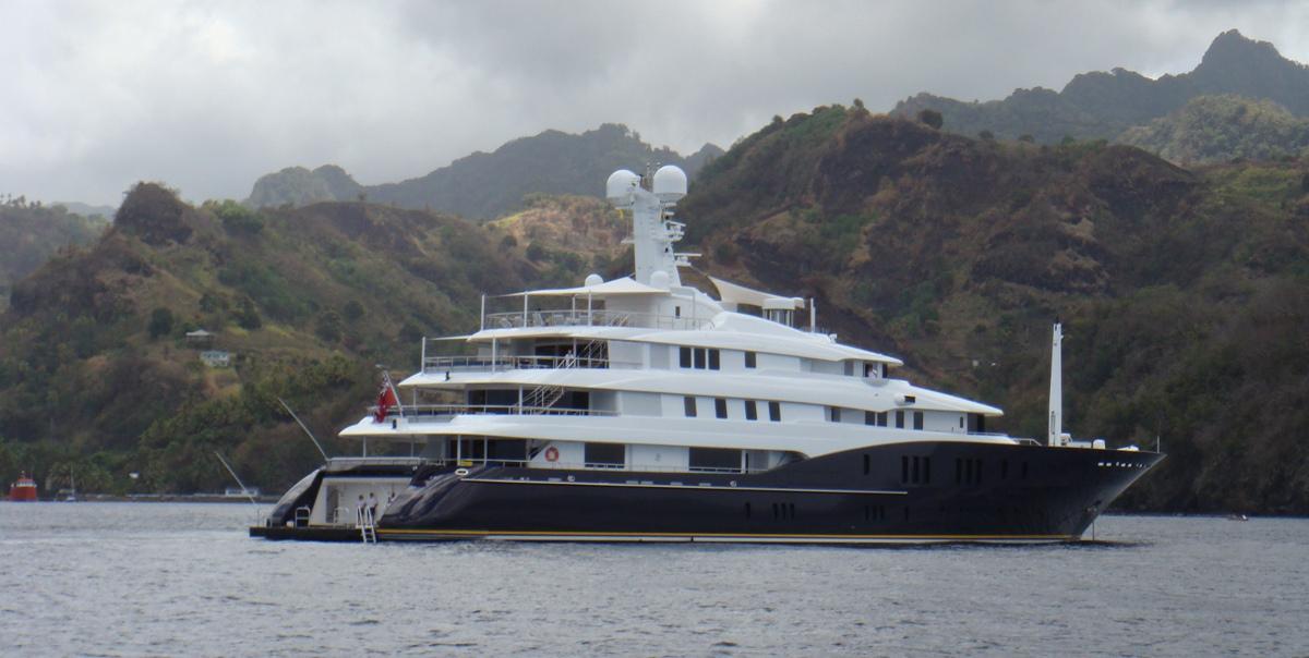 yacht B2