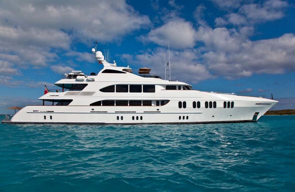 yacht La Dea II