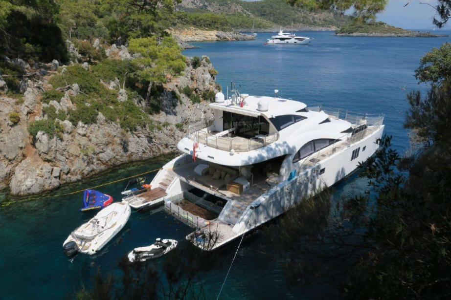 yacht Violetta