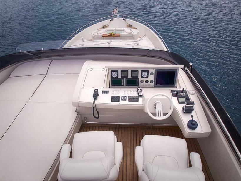 yacht Dominator 780S