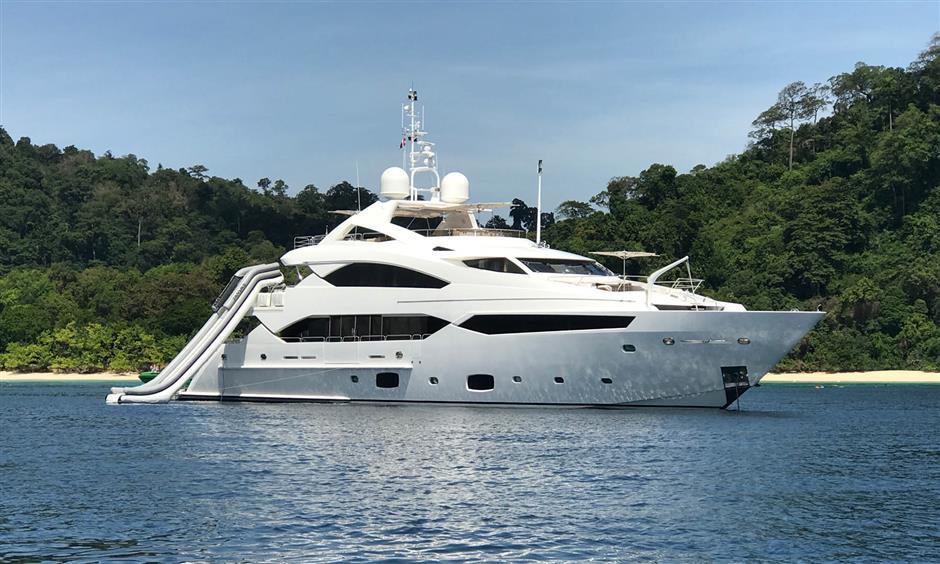 Sunseeker 40 metre Yacht. Int 40