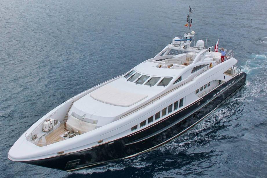 yacht L'Equinox