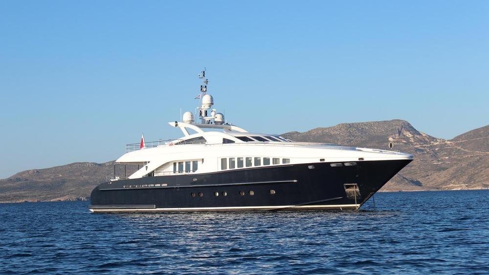 yacht L'Equinox