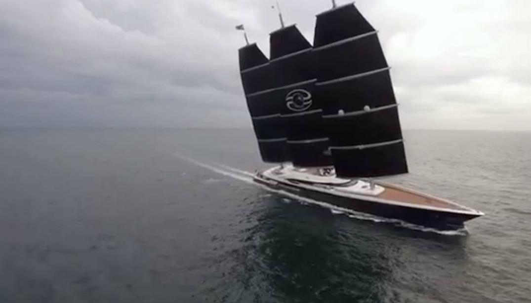 yacht Black Pearl