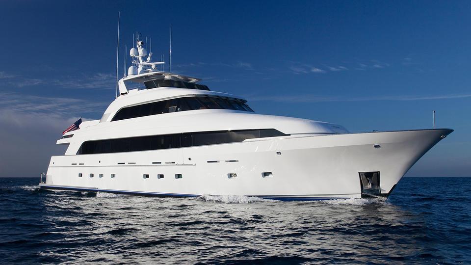 tri hull spirit motor yacht