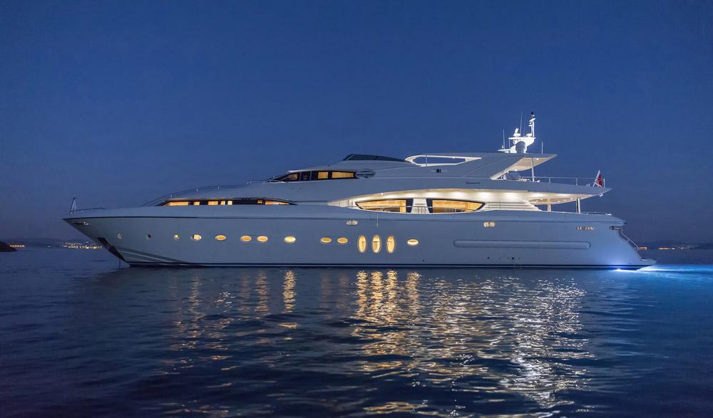 yacht Rini V