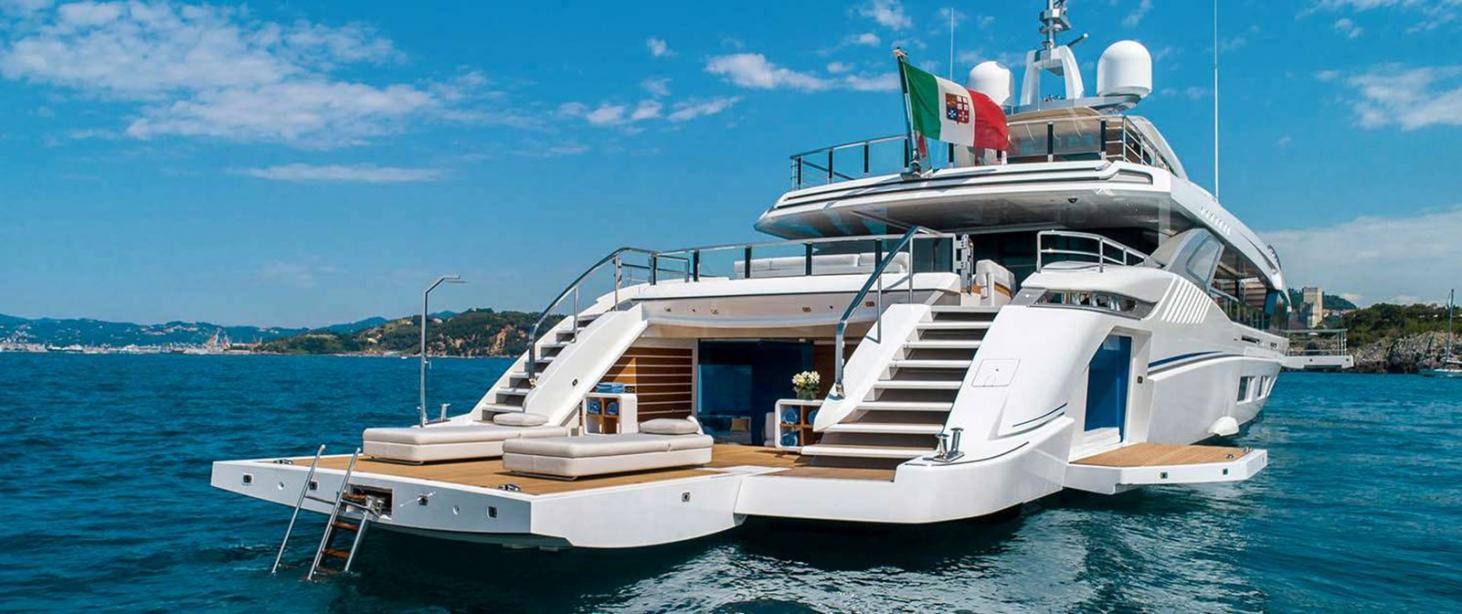 yacht El Leon
