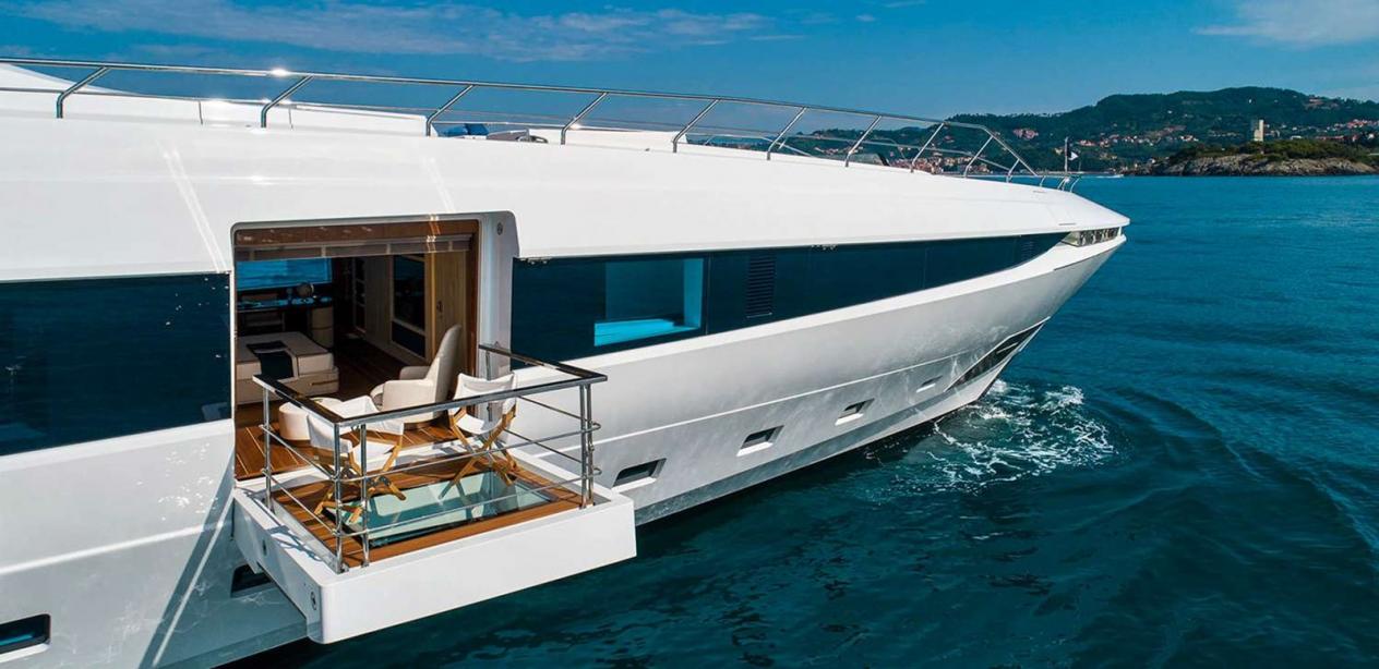 yacht El Leon