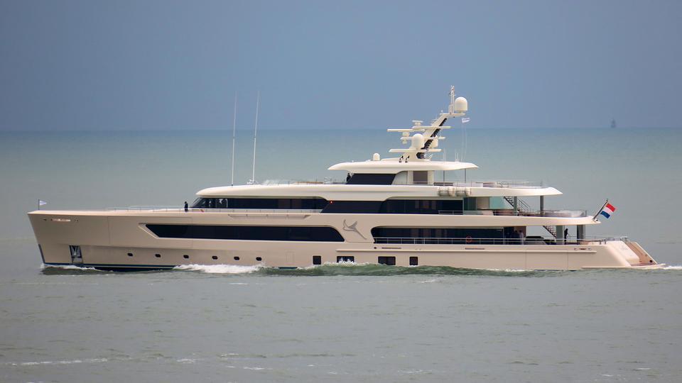 yacht Samaya