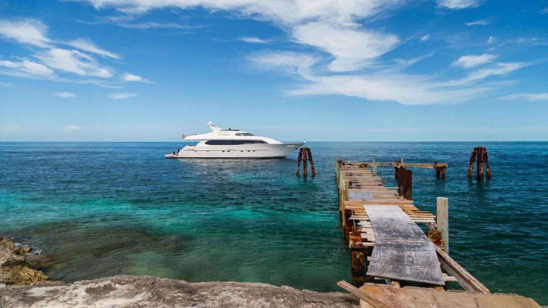 yacht IV Tranquility