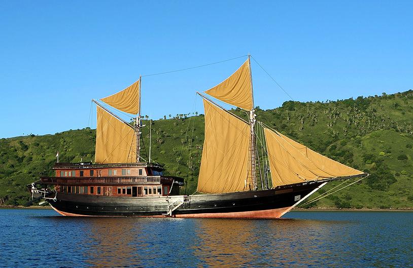 yacht Alila Purnama