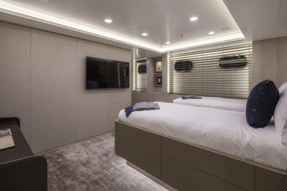 yacht Broadwater